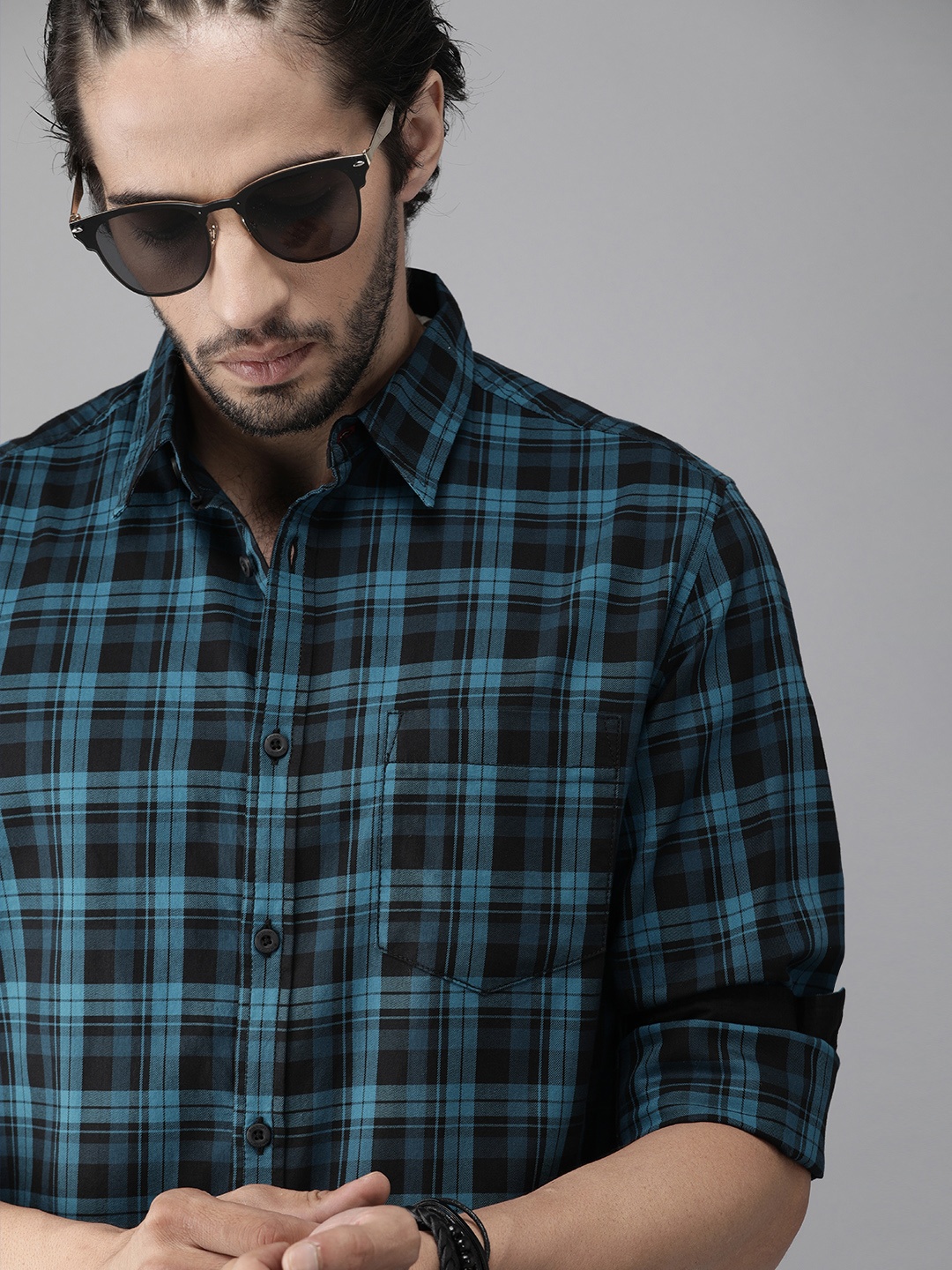 

Roadster Men Teal Blue & Black Regular Fit Checked Sustainable Casual Shirt