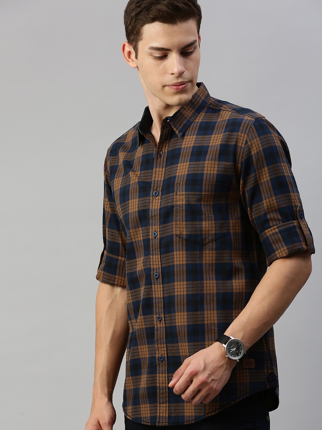 

Roadster Men Navy Blue & Mustard Yellow Regular Fit Checked Casual Shirt