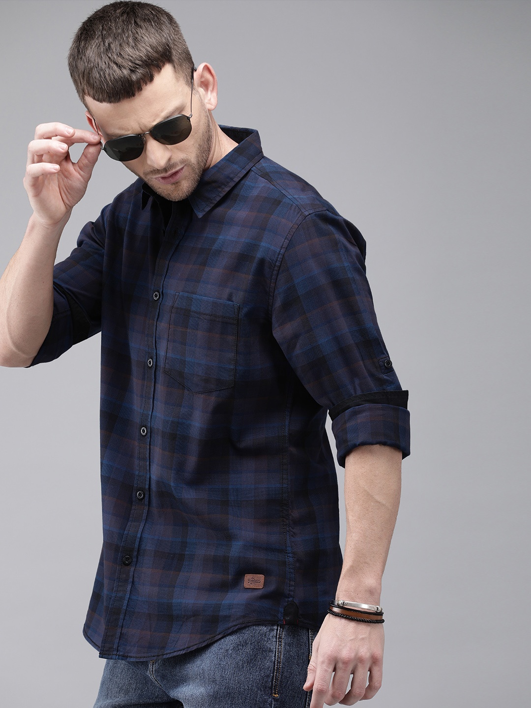 

Roadster Men Blue & Black Regular Fit Checked Casual Shirt