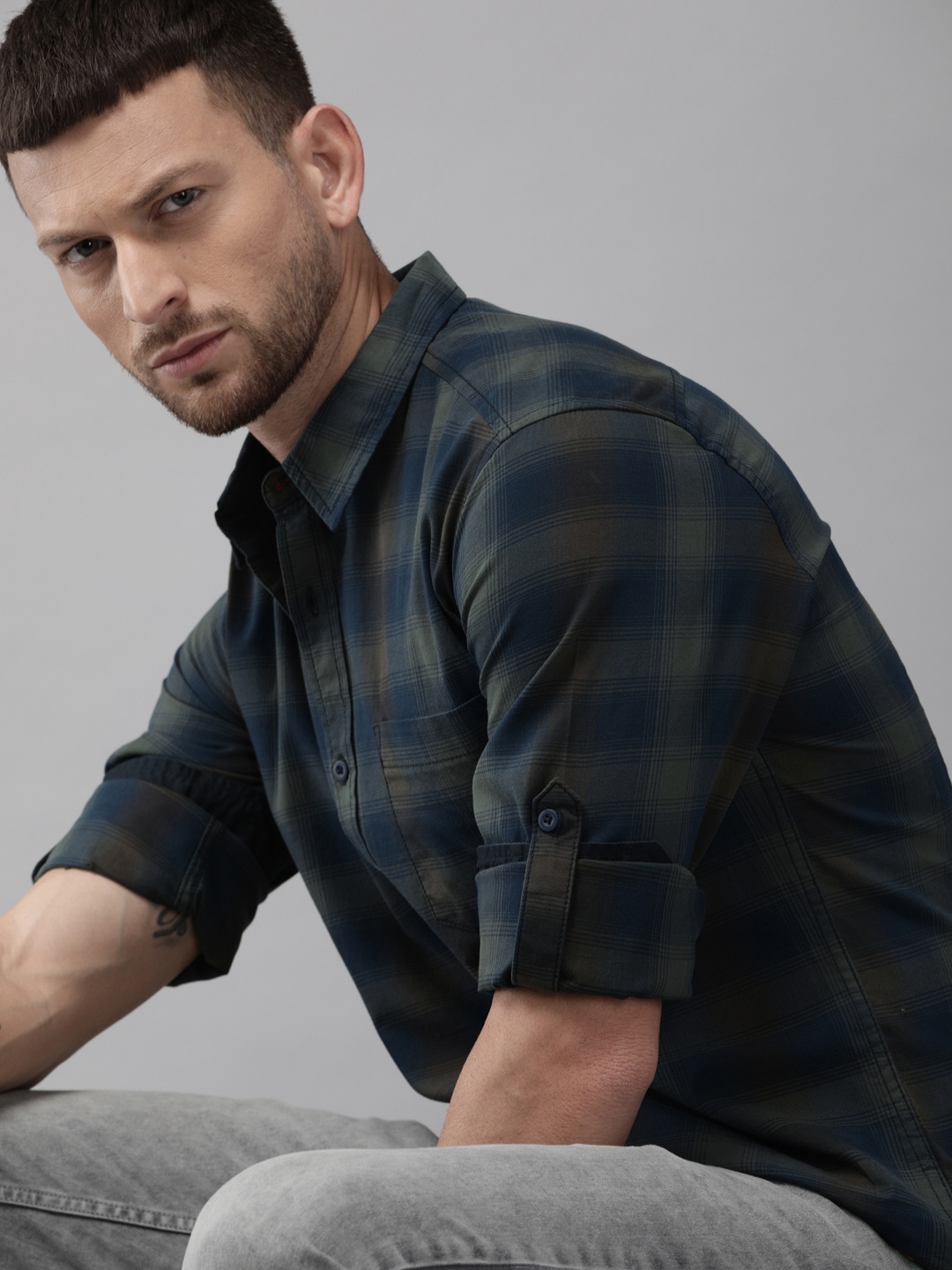 

Roadster Men Blue & Brown Checked Regular Fit Casual Shirt
