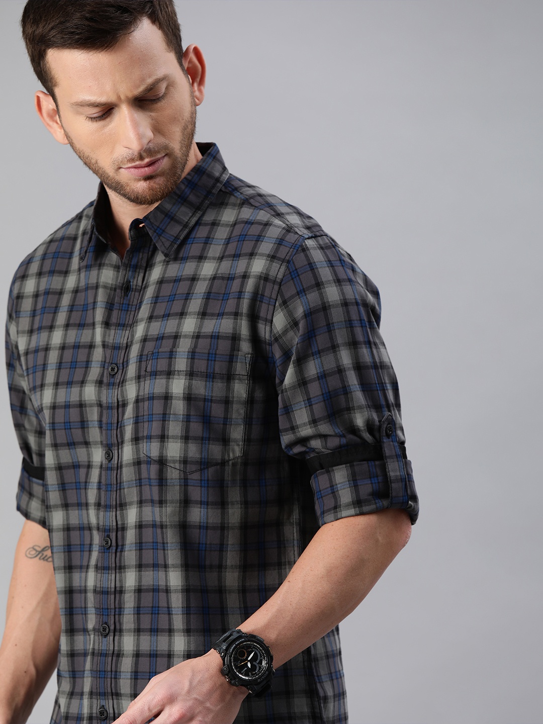 

Roadster Men Grey & Blue Regular Fit Checked Casual Sustainable Shirt