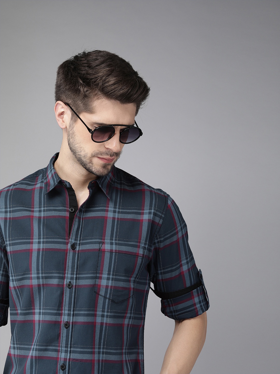 

Roadster Men Navy Blue & Red Regular Fit Checked Casual Shirt