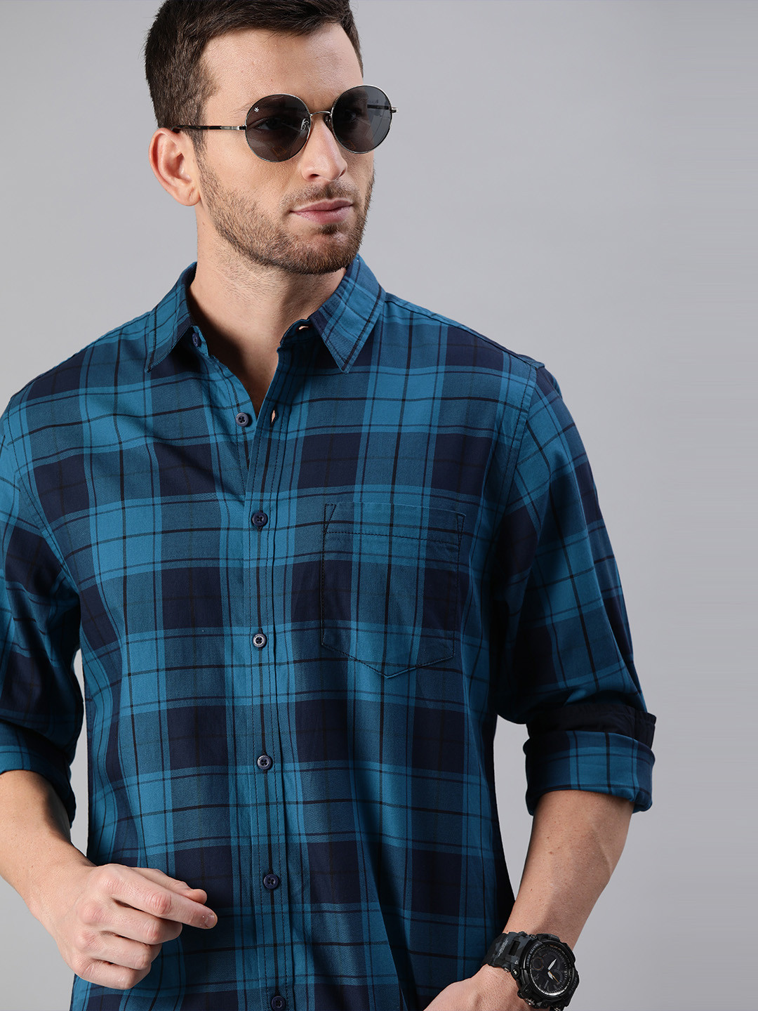

Roadster Men Blue Regular Fit Checked Casual Shirt