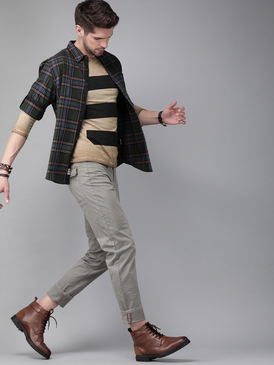 

Roadster Men Olive Green & Teal Blue Regular Fit Checked Casual Sustainable Shirt