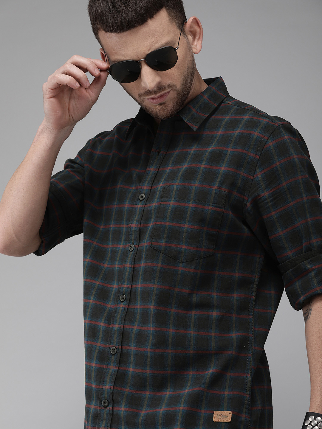 

Roadster Men Black & Olive Green Checked Regular Fit Casual Shirt