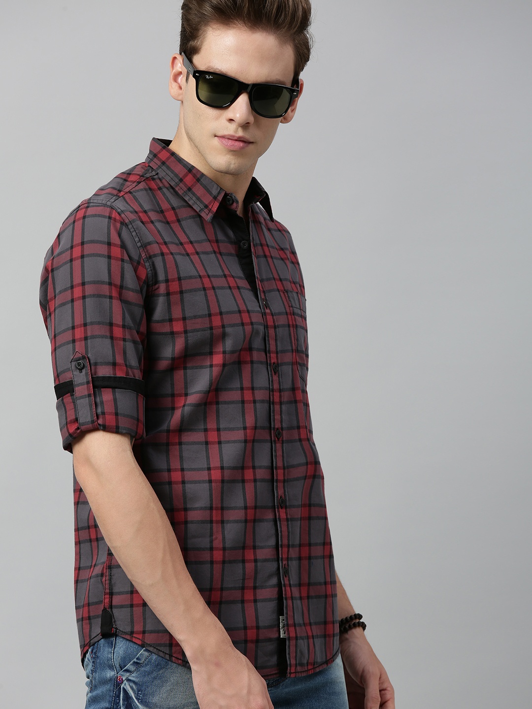 

Roadster Men Charcoal Grey & Pink Regular Fit Checked Casual Shirt