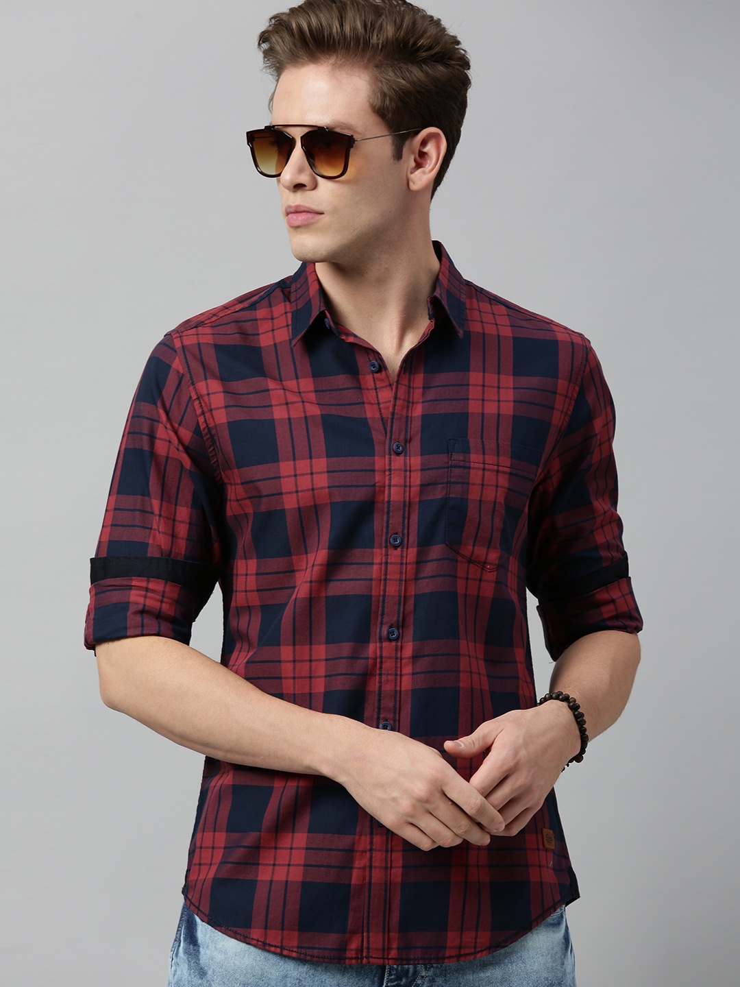 

Roadster Men Red & Navy Blue Regular Fit Checked Casual Shirt
