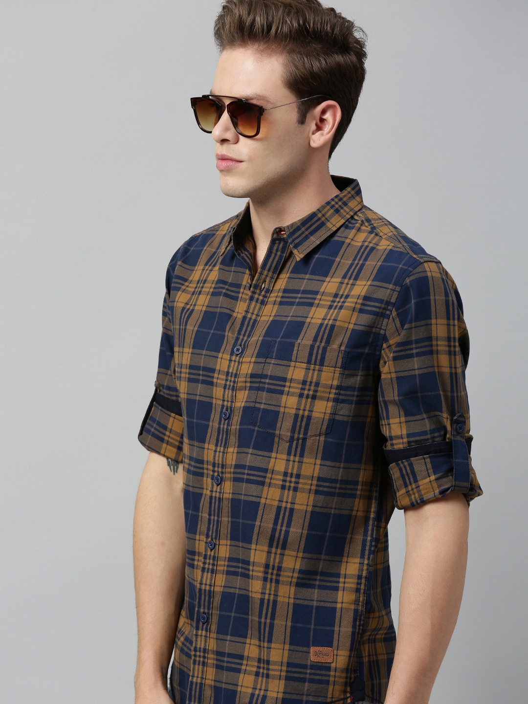 

Roadster Men Navy Blue & Mustard Yellow Regular Fit Checked Casual Shirt