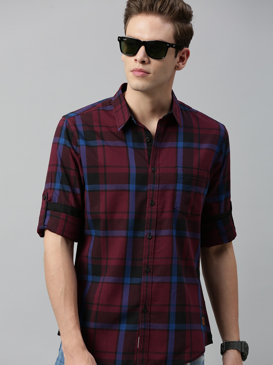

Roadster Men Maroon & Black Regular Fit Checked Casual Shirt