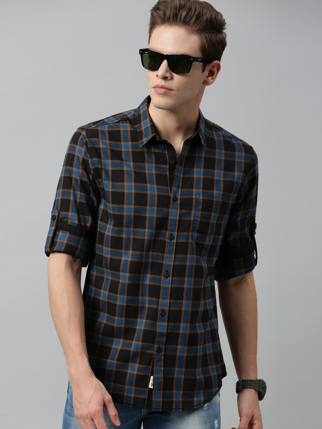 

Roadster Men Black & Blue Regular Fit Checked Casual Shirt