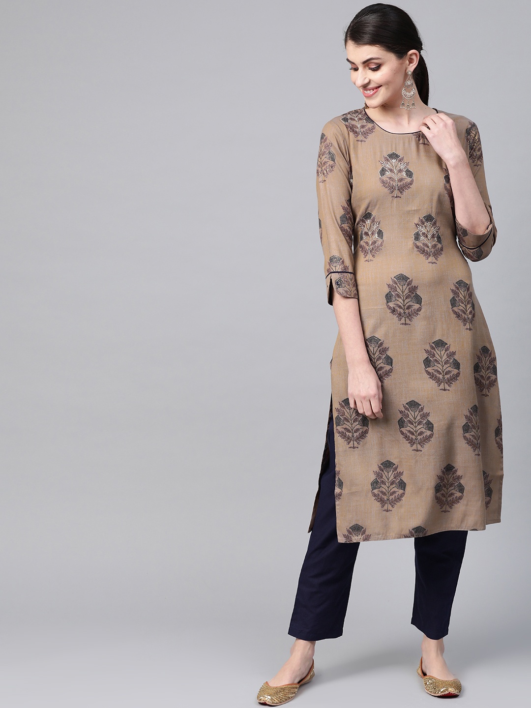 

Meeranshi Women Brown & Navy Blue Printed Kurta with Palazzos