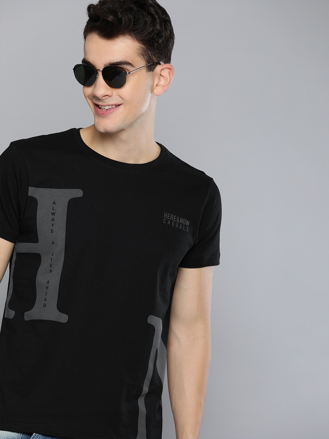 

HERENOW Men Black Printed Round Neck Pure Cotton T-shirt