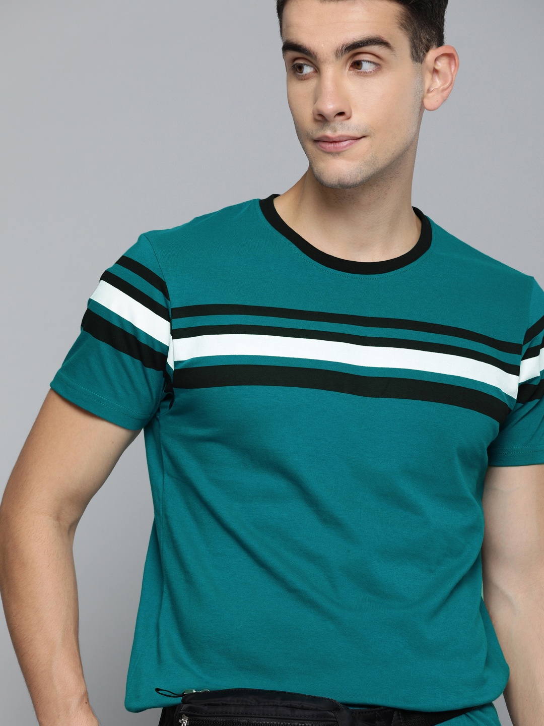 

HERENOW Men Teal Blue Striped Round Neck Pure Cotton T-shirt