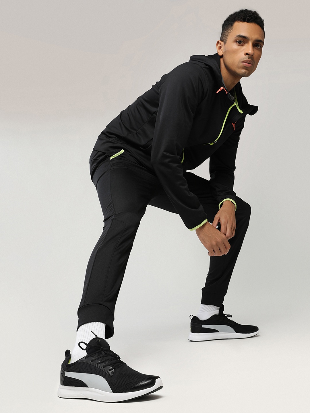 

Puma Unisex Black & White Striped Sneakers