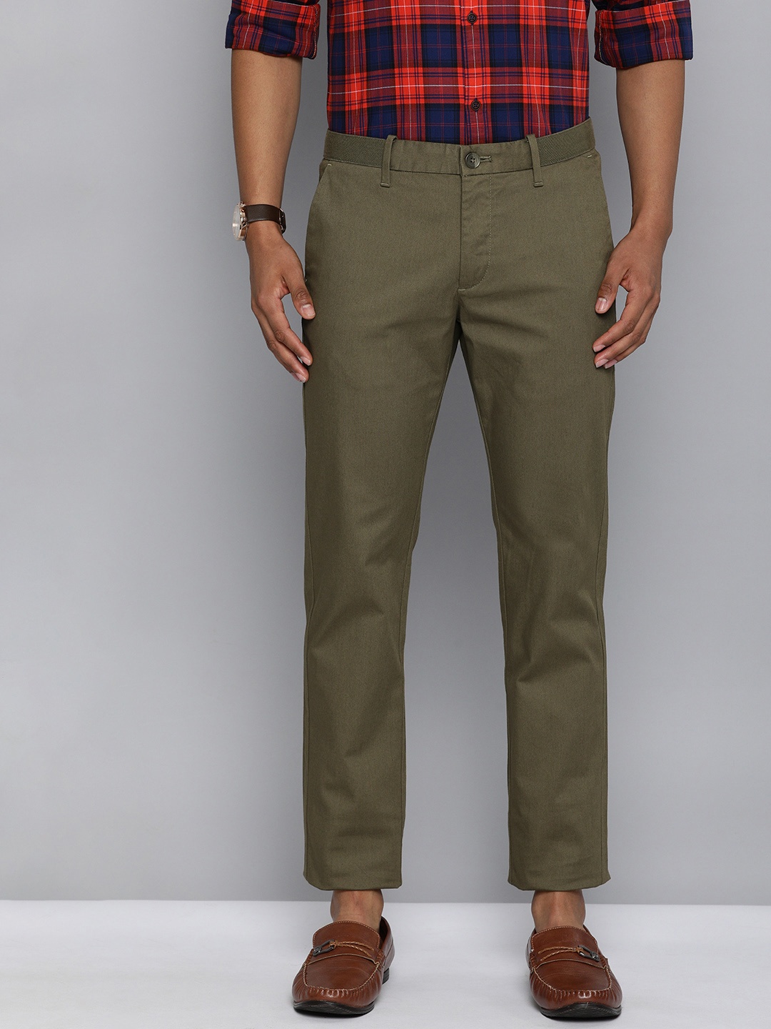 

Indian Terrain Men Olive Green Brooklyn Fit Mid-Rise Trousers