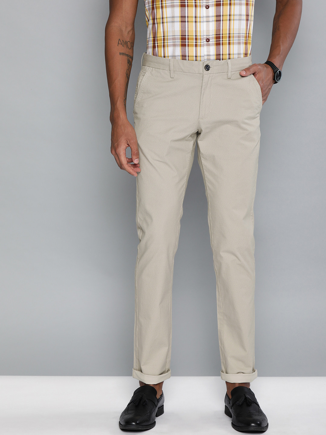 

Indian Terrain Men Beige Brooklyn Slim Fit Printed Regular Trousers