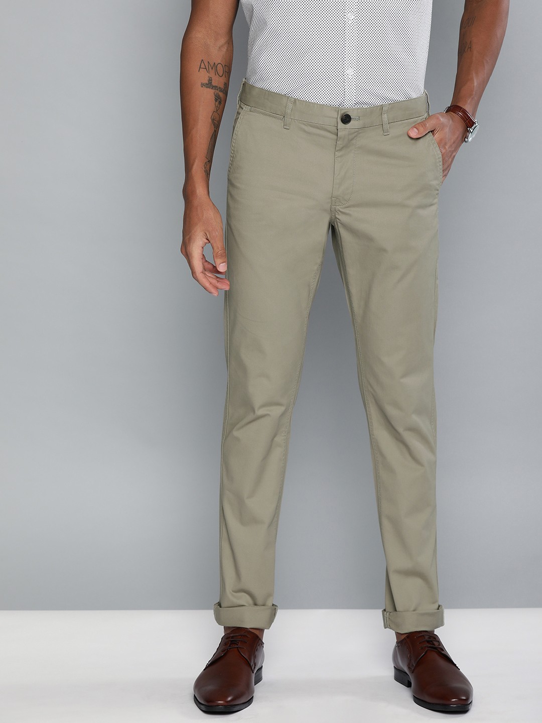 

Indian Terrain Men Olive Green Brooklyn Slim Fit Solid Regular Trousers