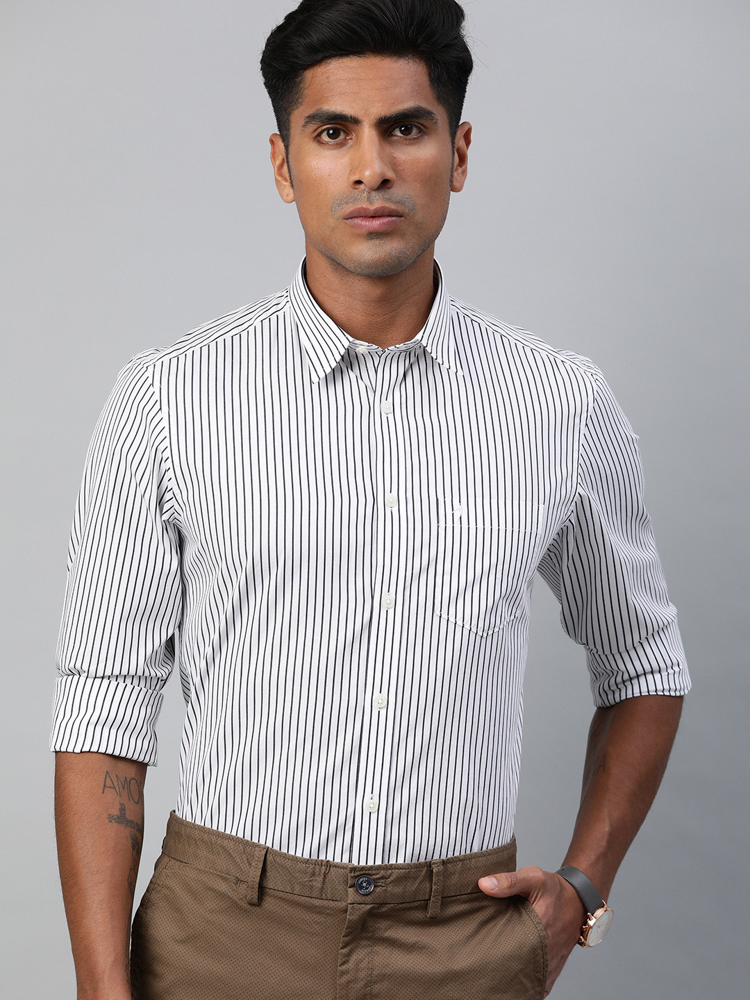 

Indian Terrain Men White & Navy Blue Chiseled Slim Fit Striped Smart Casual Shirt