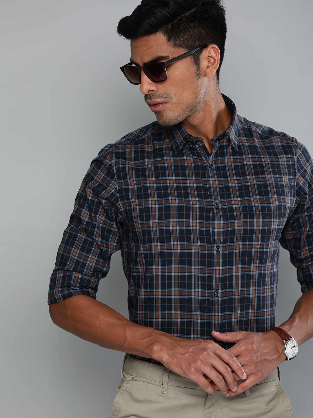 

Indian Terrain Men Navy Blue & Brown Chiseled Slim Fit Checked Smart Casual Shirt