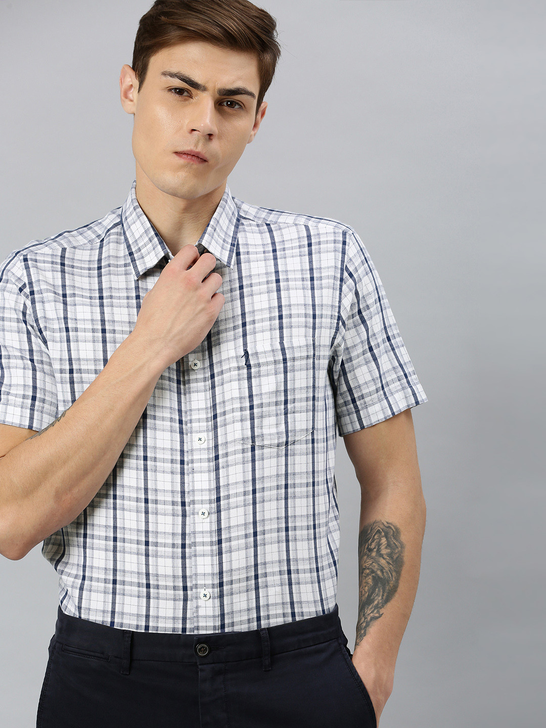 

Indian Terrain Men Navy Blue & White Slim Fit Checked Casual Shirt