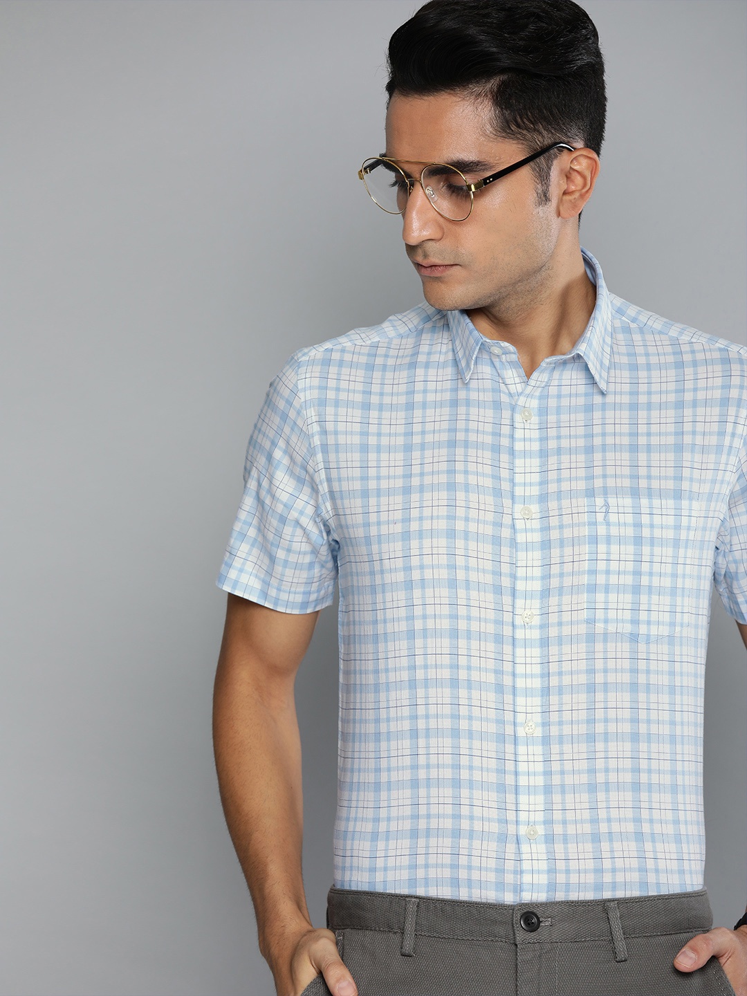 

Indian Terrain Men Blue & White Slim Fit Checked Casual Shirt