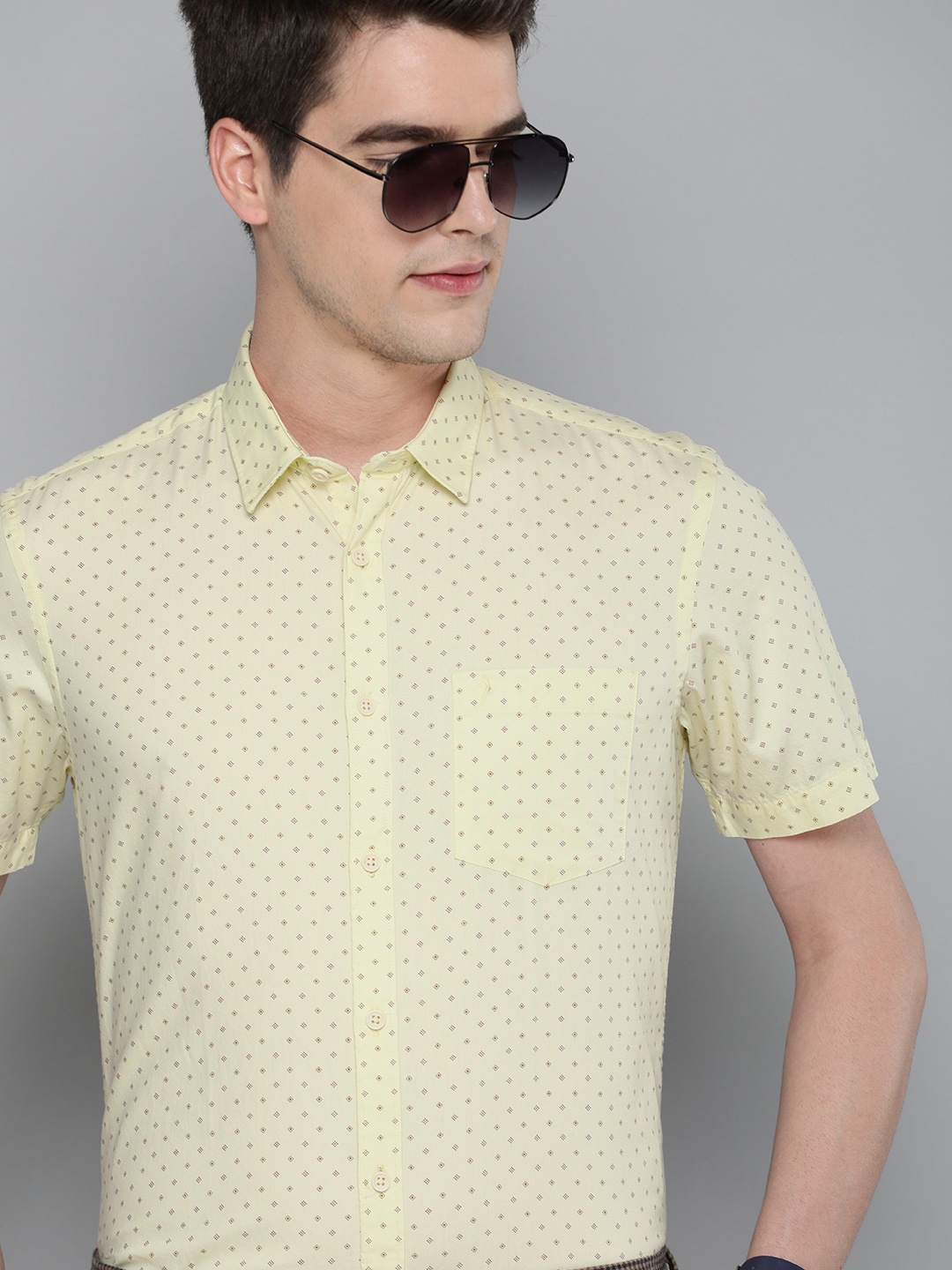 

Indian Terrain Men Yellow & Maroon Slim Fit Printed Casual Shirt