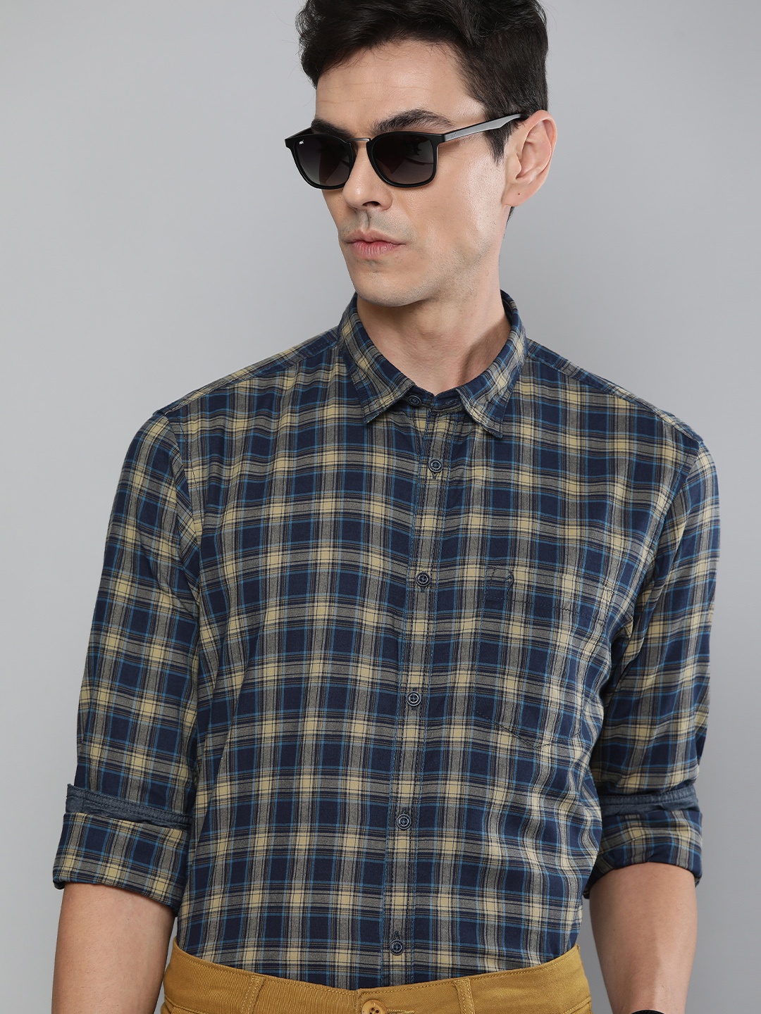 

Indian Terrain Men Navy Blue & Khaki Slim Fit Checked Casual Shirt