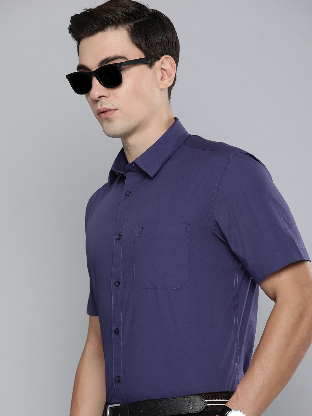 

Indian Terrain Men Navy Blue Solid Slim Fit Formal Shirt