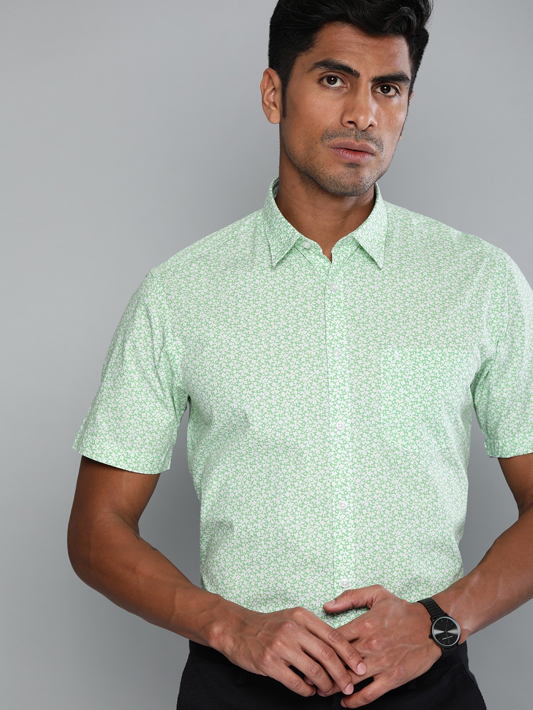 

Indian Terrain Men Sea Green & Off-White Slim Fit Printed Smart Casual Shirt