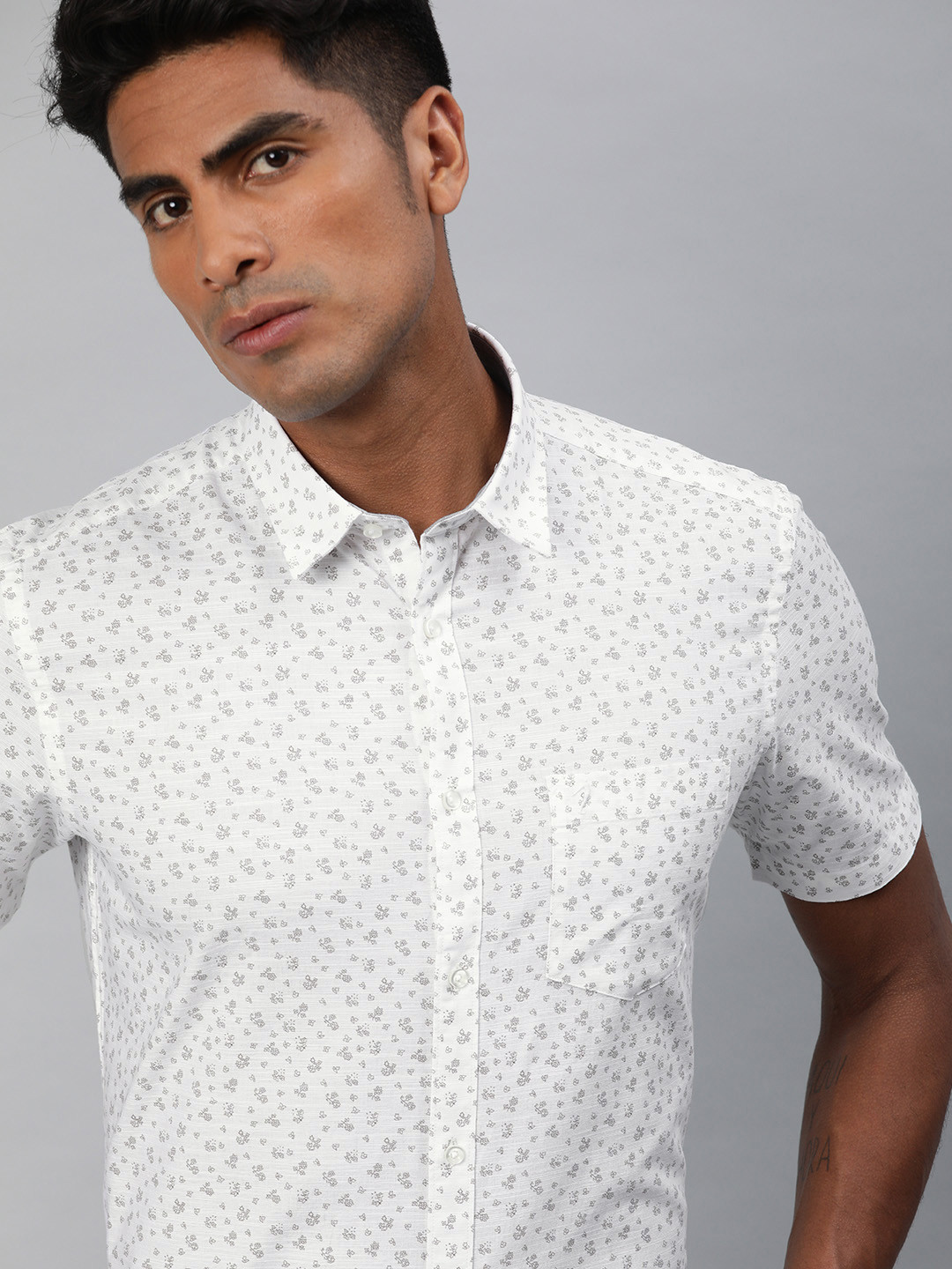 

Indian Terrain Men White & Grey Slim Fit Printed Smart Casual Shirt