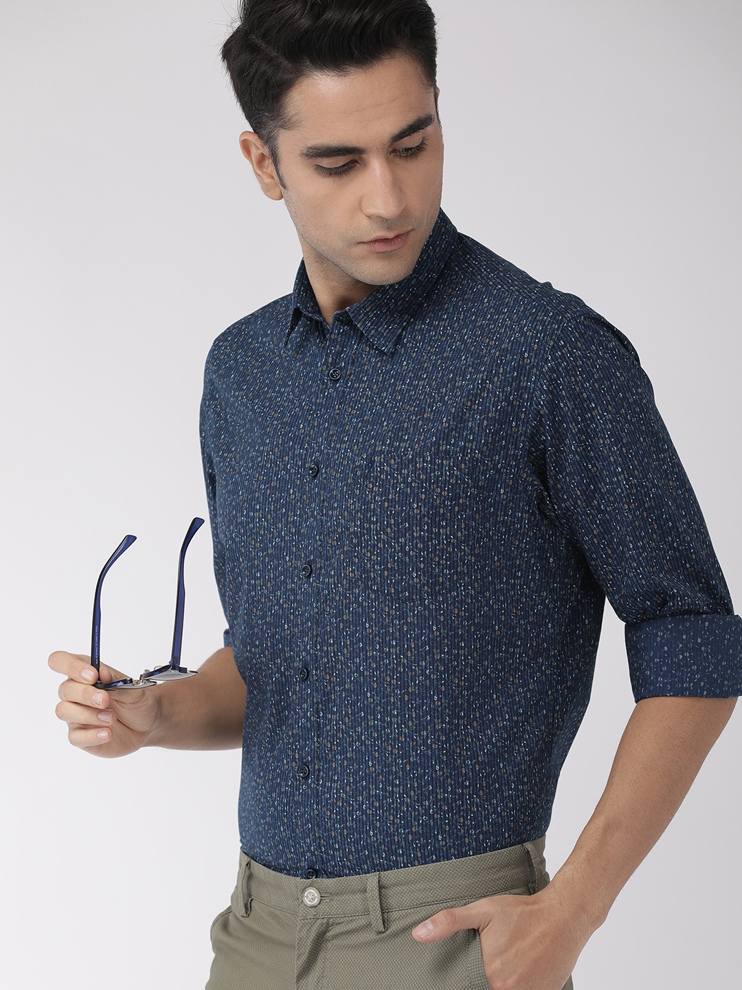 

Indian Terrain Men Blue & Black Slim Fit Striped Smart Casual Shirt