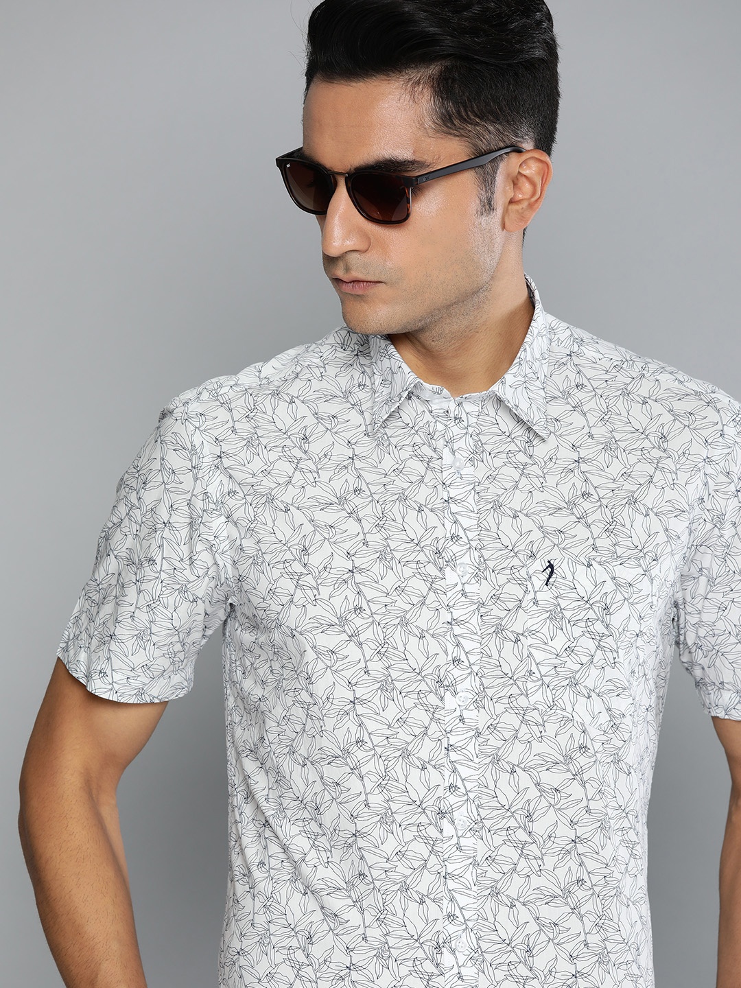 

Indian Terrain Men White & Navy Blue Slim Fit Printed Smart Casual Shirt