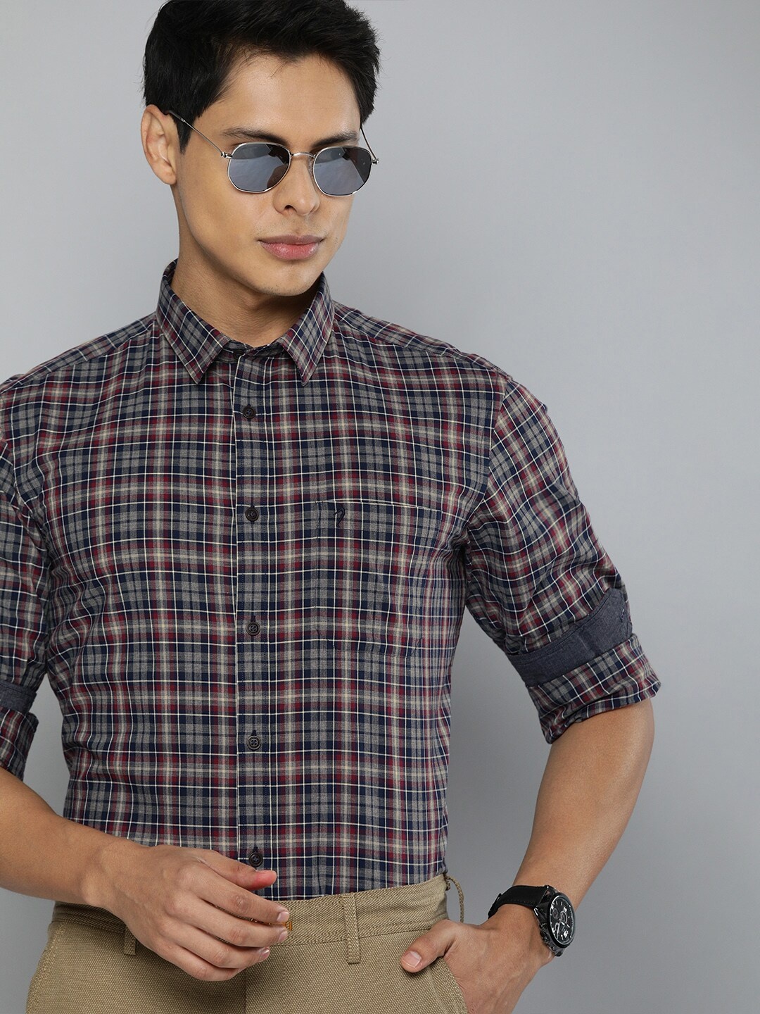 

Indian Terrain Men Navy Blue & Maroon Slim Fit Tartan Checks Checked Smart Casual Shirt