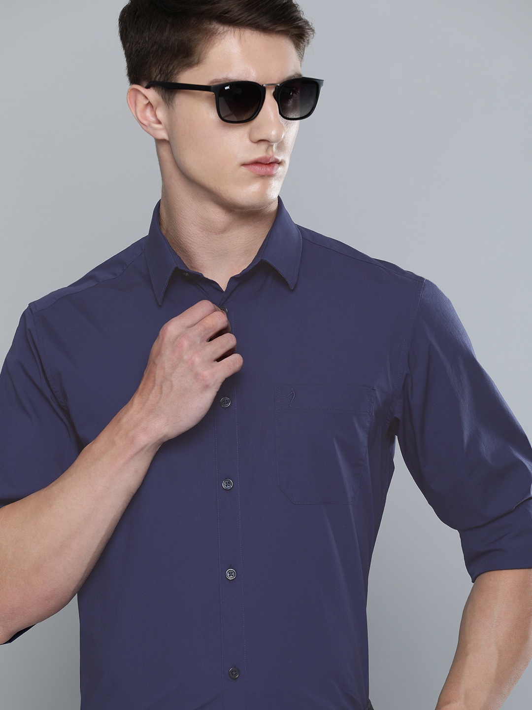 

Indian Terrain Men Navy Blue Slim Fit Solid Smart Casual Shirt