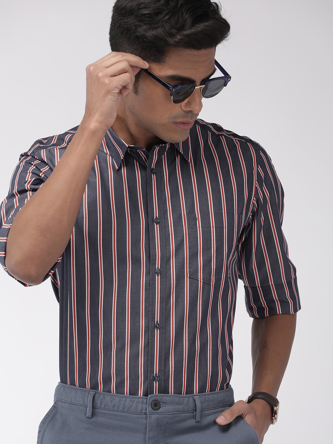 

Indian Terrain Men Navy Blue & Red Slim Fit Striped Smart Casual Shirt