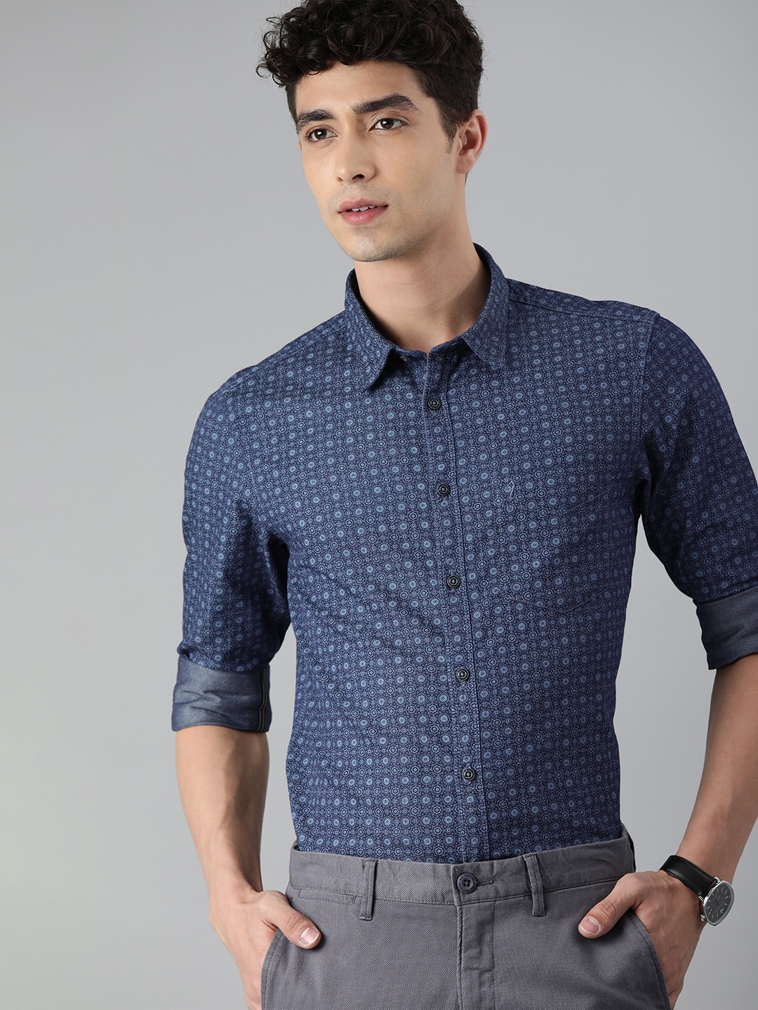 

Indian Terrain Men Navy Blue Printed Pure Cotton Chiseled Fit Casual Shirt