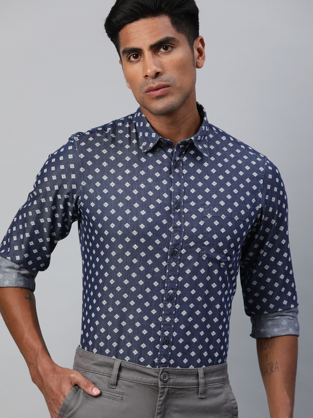 

Indian Terrain Men Blue & White Chiseled Slim Fit Printed Smart Casual Shirt
