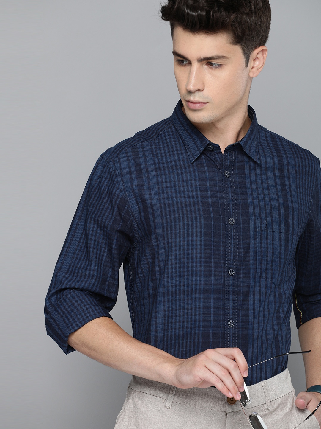 

Indian Terrain Men Blue & Black Chiseled Fit Checked Shirt