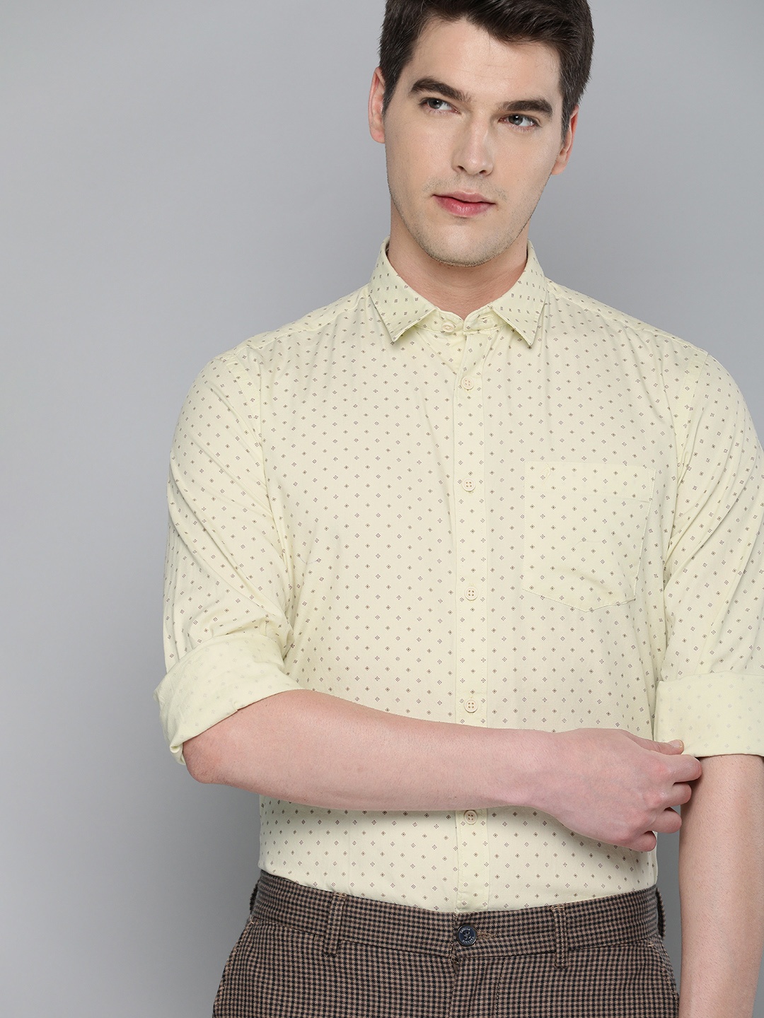 

Indian Terrain Men Yellow & Maroon Slim Fit Printed Casual Shirt