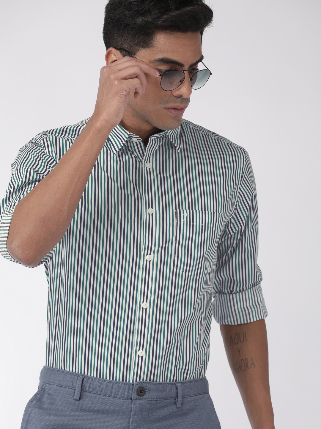 

Indian Terrain Men Green & White Slim Fit Striped Smart Casual Shirt