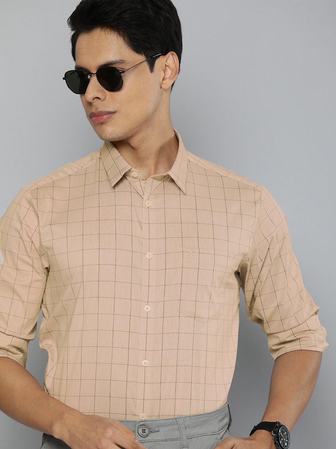

Indian Terrain Men Beige Slim Fit Windowpane Checked Smart Casual Shirt