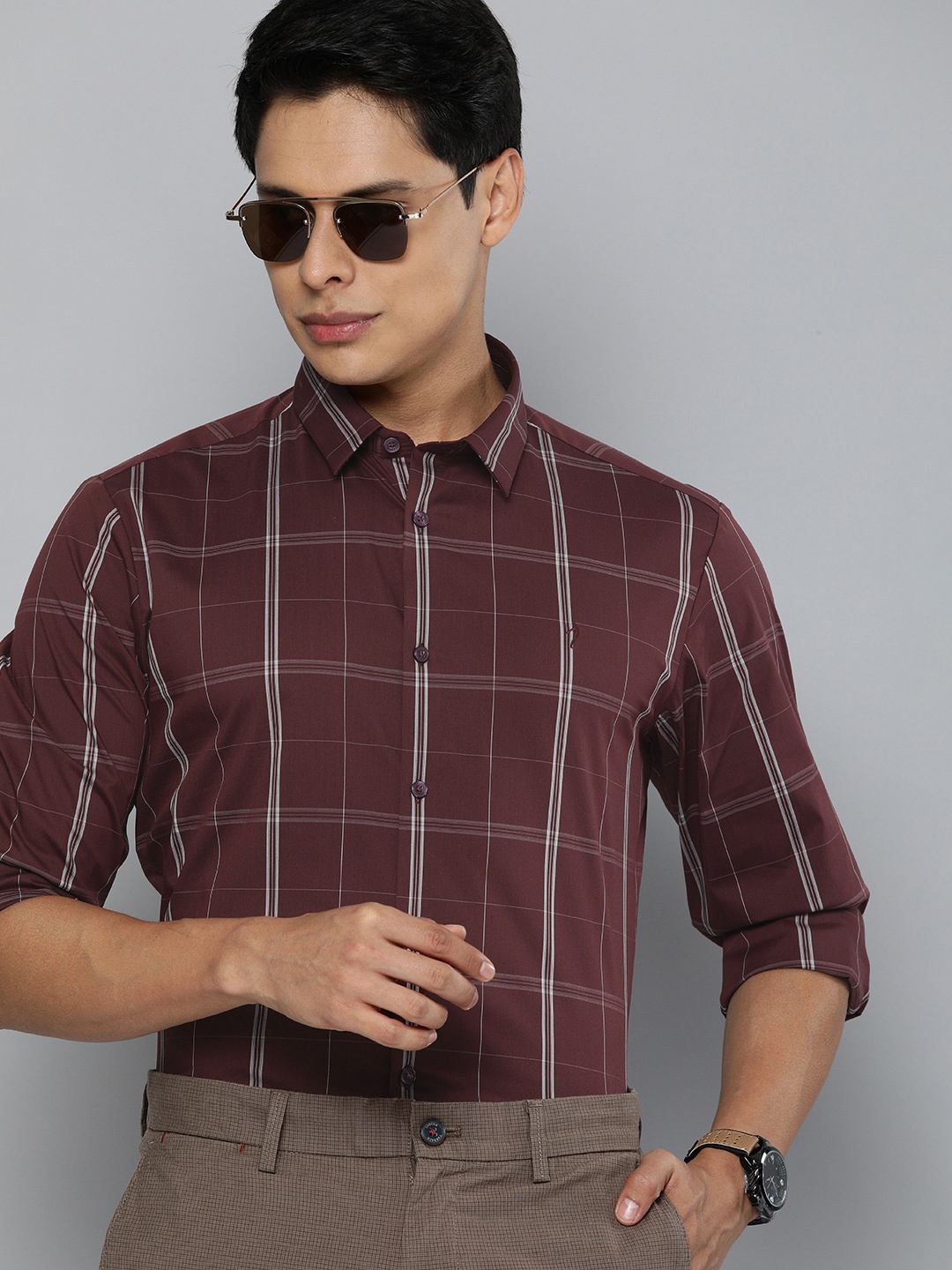 

Indian Terrain Men Burgundy Slim Fit Checked Smart Casual Shirt