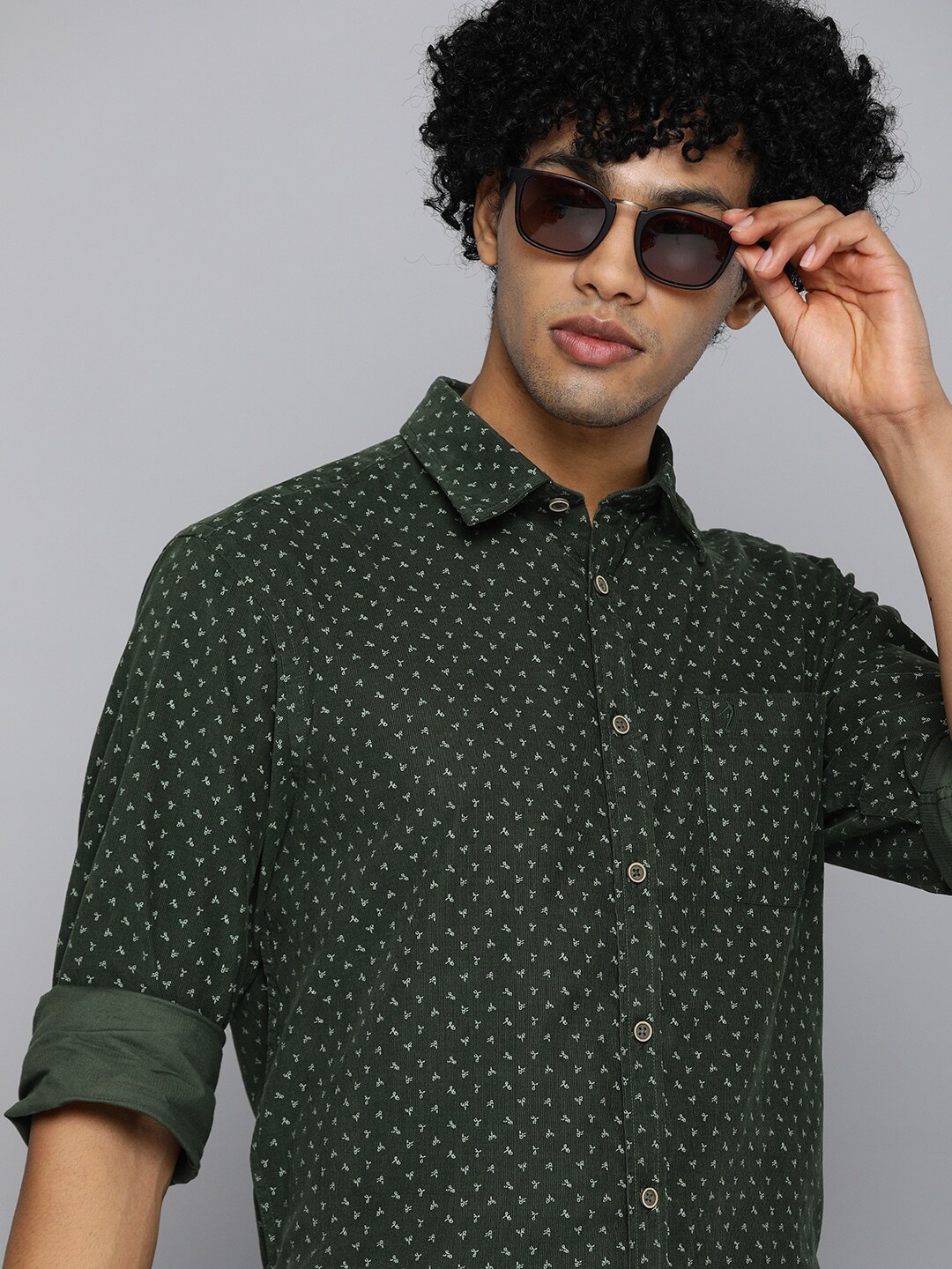 

Indian Terrain Men Green Printed Slim Fit Cotton Smart Casual Shirt