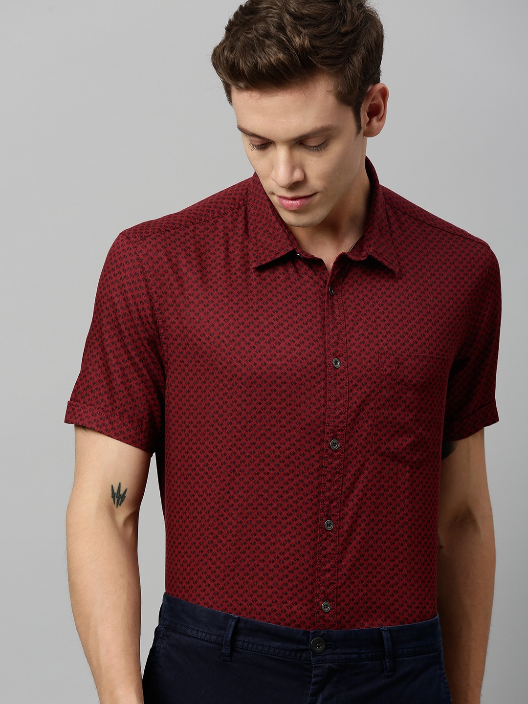 

Indian Terrain Men Red & Black Slim Fit Self Design Smart Casual Shirt