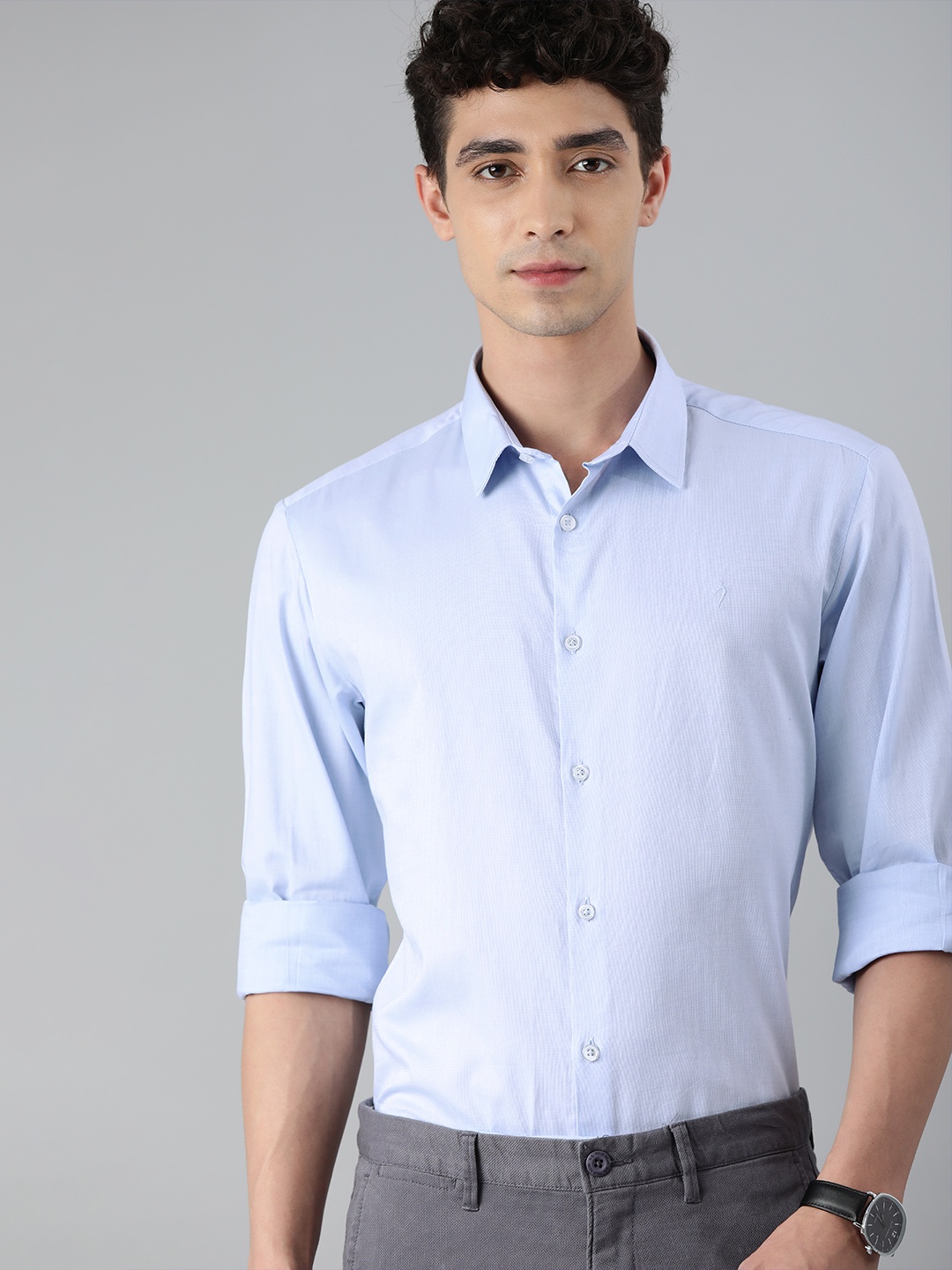 

Indian Terrain Men Blue Self Designed Pure Cotton Slim Fit Casual Shirt