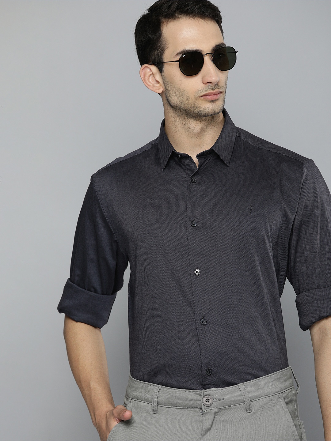 

Indian Terrain Men Charcoal Grey Solid Slim Fit Smart Casual Shirt