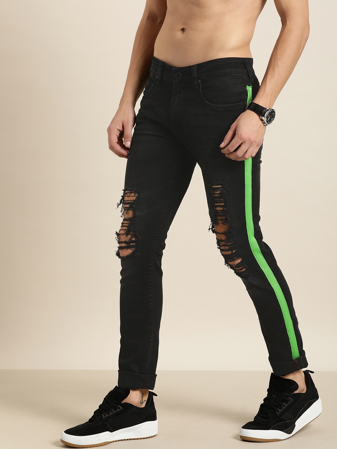 

Moda Rapido Men Black Skinny Fit Mid-Rise Mildly Distressed Jeans With Side Stripes