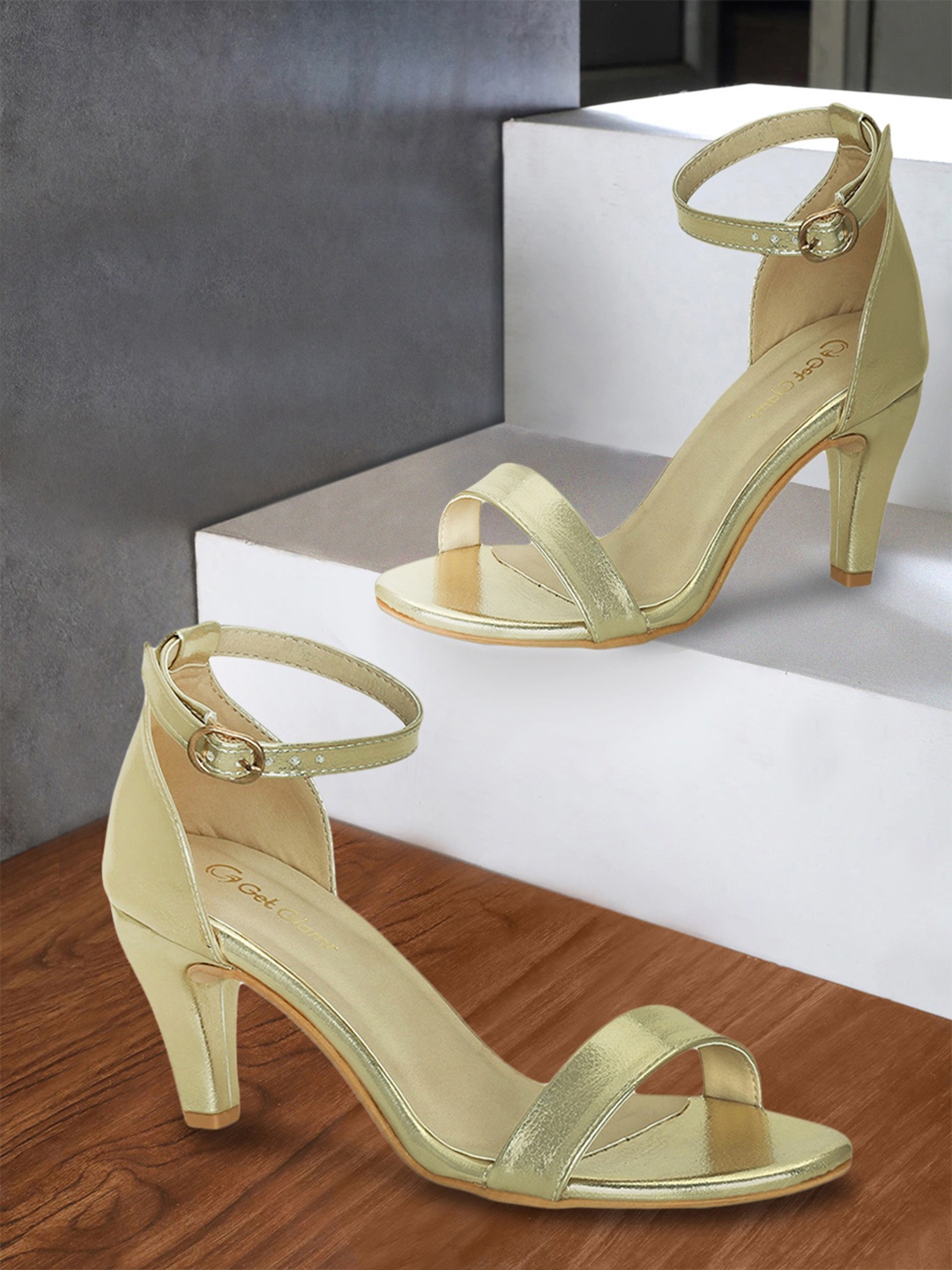 

Get Glamr Women Gold-Toned Solid Mid-Top Heels