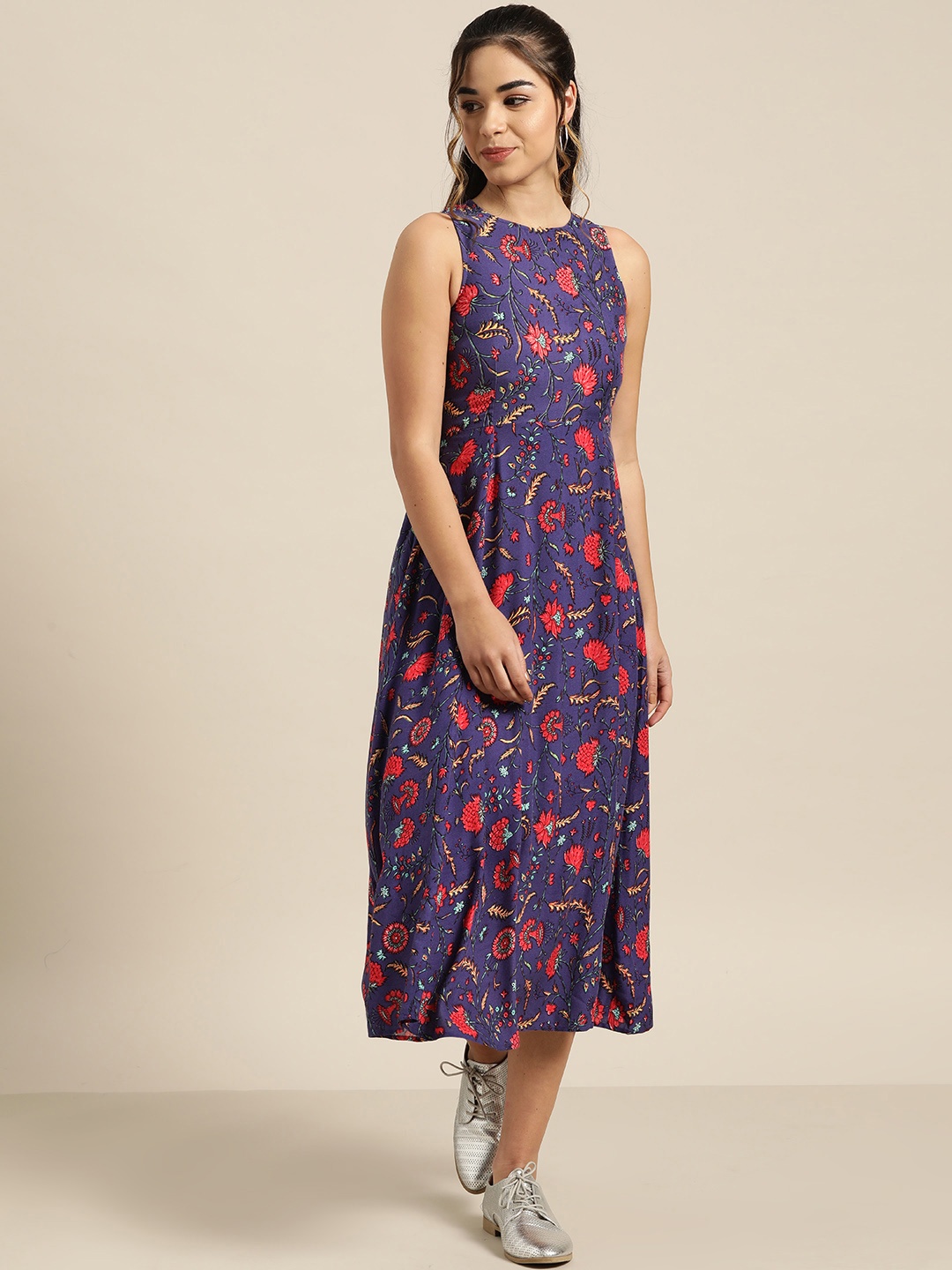 

Shae by SASSAFRAS Women Purple & Pink Floral Printed Fit and Flare Dress