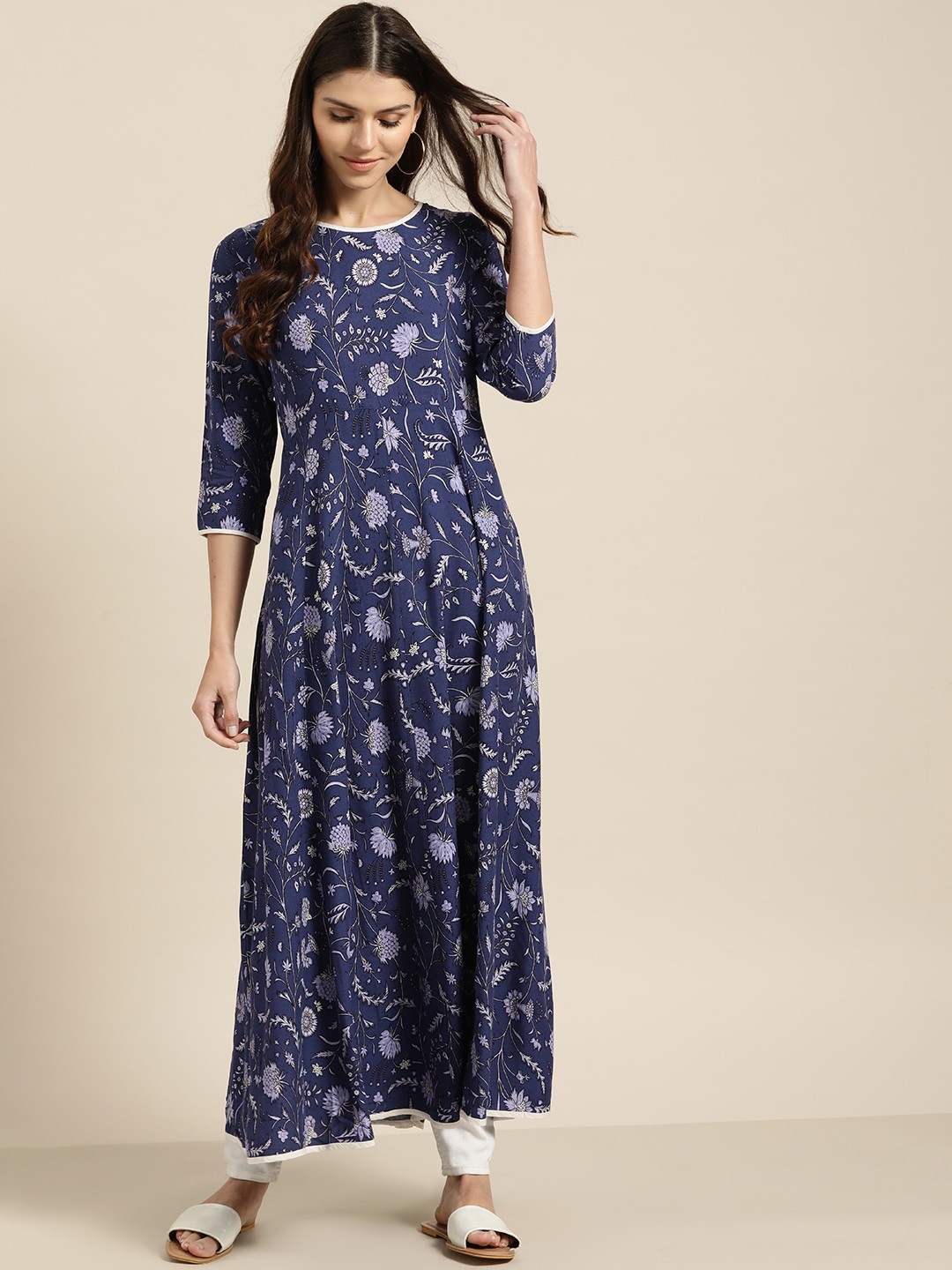 

Shae by SASSAFRAS Women Navy Blue & White Floral Print Anarkali Kurta